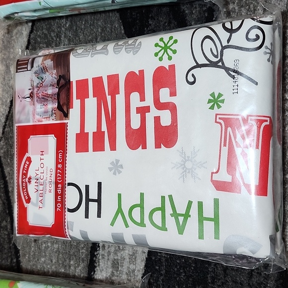 HOLIDAY TIME GRAPHIC VINYL TABLECLOTHS SET-OF-3 ROUND & RECTANGLE BUNDLE - Picture 6 of 15